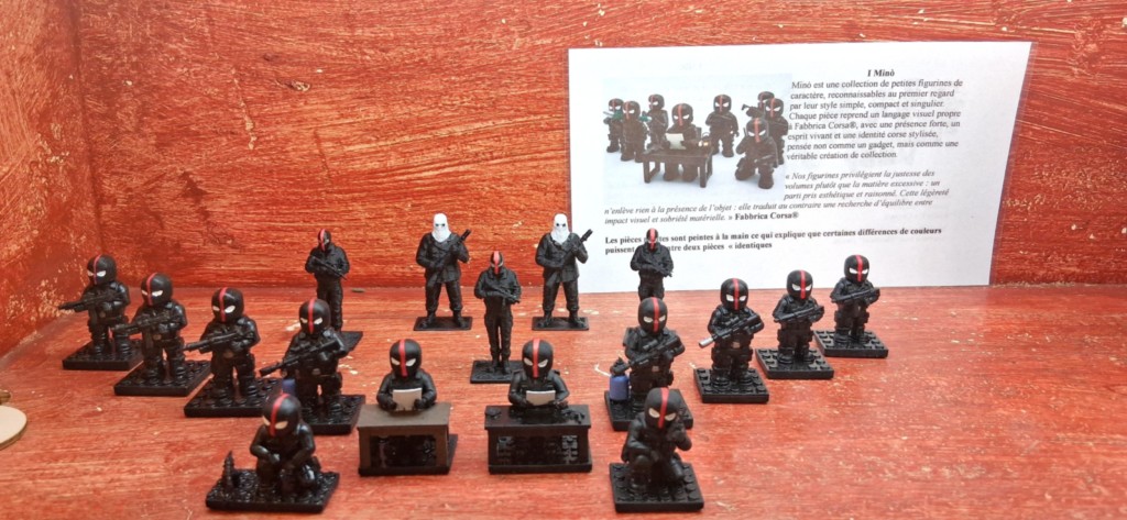Figurines et buste Fabbrica Corsa présentés en vitrine chez Collect’Arts à Corte figurines-fabbrica-corsa-collect-arts-corte.jpg