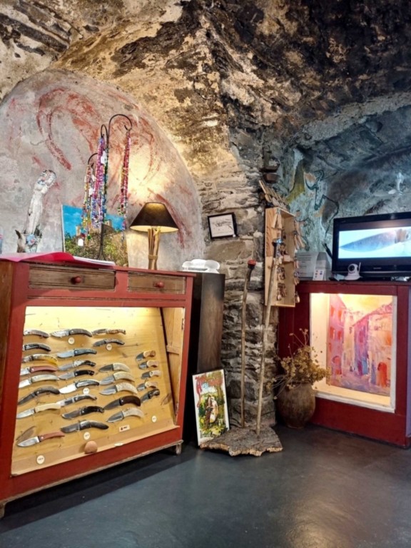 Intérieur de la galerie Collect’Arts à Corte interieur-galerie-collect-arts-corte.jpg