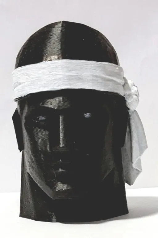 petra-mora-figurine-corse-9cm-face.webp