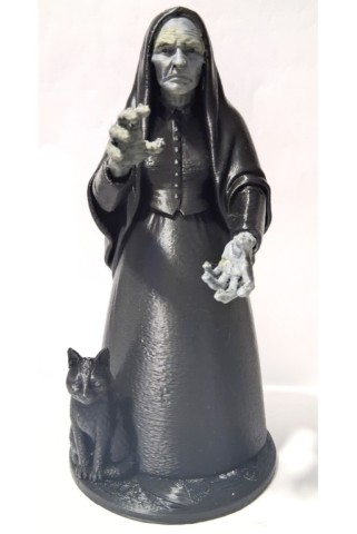 Figurine corse A Strega en PLA biosourcé, vue de face avec son chat et ses mains volontairement disproportionnées figurine-corse-a-strega-face-avec-chat