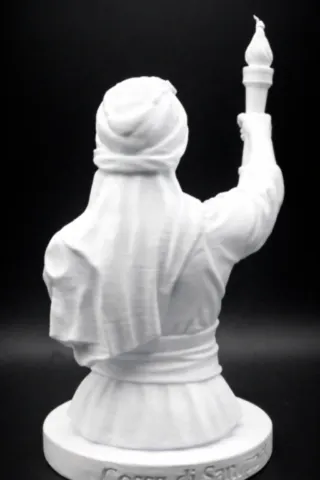 Vue arrière de la figurine corse de Faustina Gaffory figurine-faustina-gaffory-vue-arriere.webp