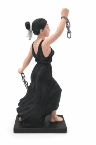 figurine-corse-liberta-resine-profil-droit.webp