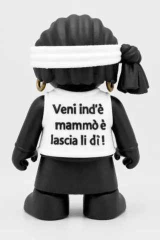 Figurine corse Maiò A Mammò 15 cm – vue de dos figurine-corse-maio-a-mammo-dos.webp