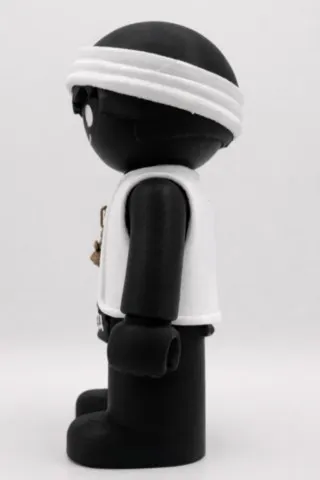 Figurine corse Maiò O Frate, vue de profil sans le nœud du bandeau figurine-corse-maio-o-frate-15cm-profil-1.webp