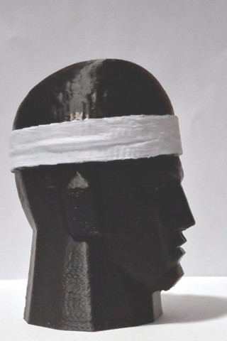 petra-mora-figurine-corse-9cm-profil-droit
