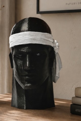 petra-mora-figurine-corse-9cm-interieur