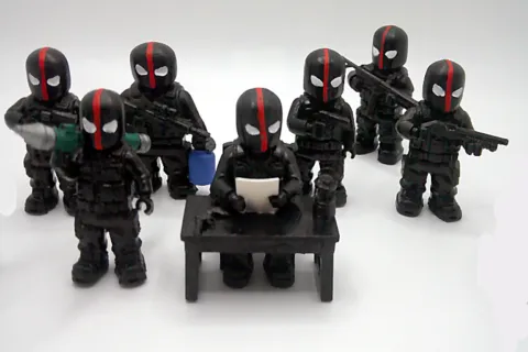figurines-ribellu-mino-vue-rapprochee-1.webp