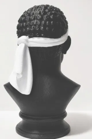 Vue arrière du buste Testa Mora avec bandeau blanc noué buste-testa-mora-figurine-corse-15cm-dos.webp