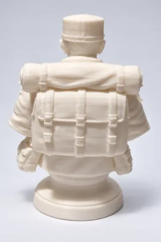 Vue arrière de la figurine U 173 avec paquetage du soldat figurine-u-173-173e-ri-vue-arriere.webp