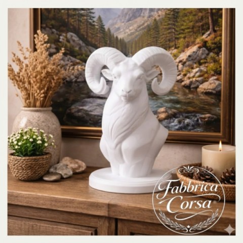 Buste blanc U Muvrone présenté sur un meuble en bois buste-mouflon-corse-u-muvrone-decoration-interieur.jpg