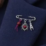 broche-protectrice-corse-e-breve.webp