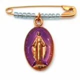 broche-corse-vierge-miraculeuse-mauve-perles-bleu-ciel.webp