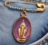 bijou-corse-medaille-de-la-vierge-miraculeuse-bleu-ciel