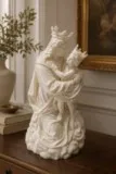 figurine-corse-notre-dame-de-Lasavina-sur-meuble-interieur.webp
