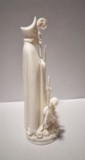 Profil droit de la figurine de Saint Érasme montrant sa mitre, sa crosse et un ange figurine-saint-erasme-corse-profil-droit.jpg