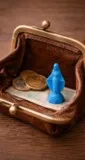 statuette-vierge-marie-poche-porte-monnaie.webp