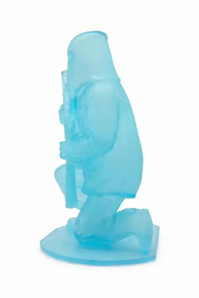 figurine-corse-ribellu-resine-bleue-translucide-profil-droit