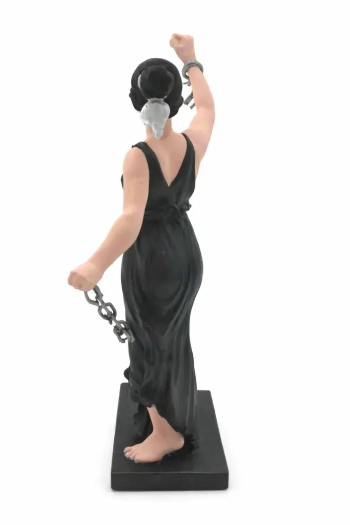 figurine-corse-liberta-resine-dos