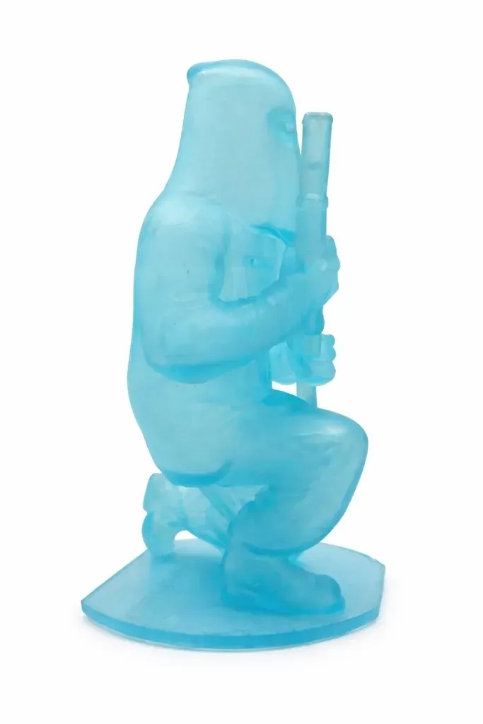 figurine-corse-ribellu-resine-bleue-translucide-profil-gauche