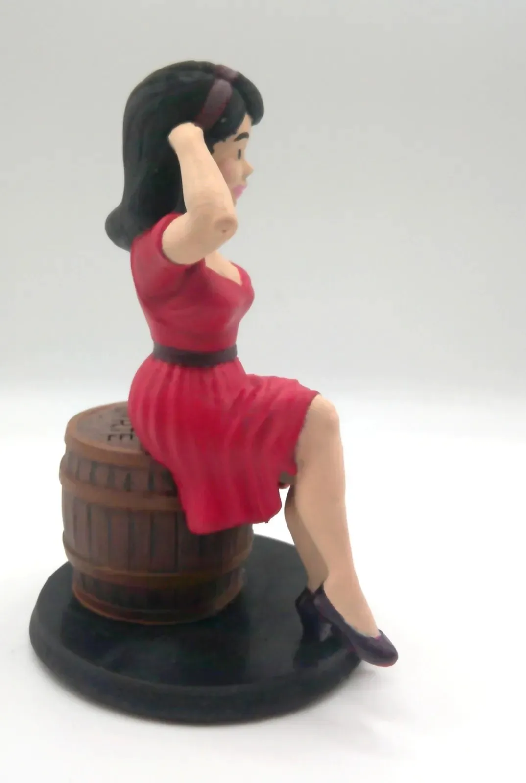 figurine-pin-up-corse-resine-profil-gauche